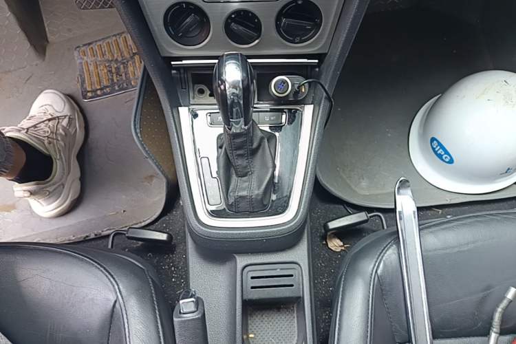Used Volkswagen Lavida 2013 Restyled Classic 1.6L Automatic Comfort Edition Gear Lever