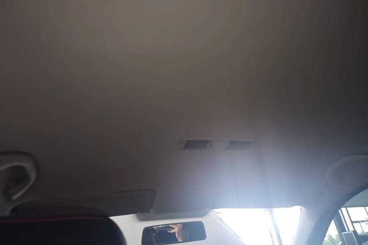 Used Volkswagen Lavida 2013 Revised Classic 1.6L Manual Fashion Edition Headliner