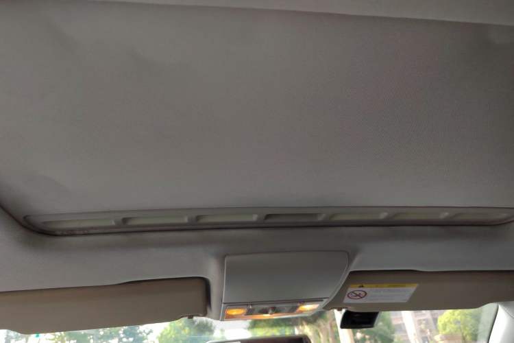 Used Volkswagen Lavida 2013 Restyled Classic 1.6L Manual Comfort Edition Headliner