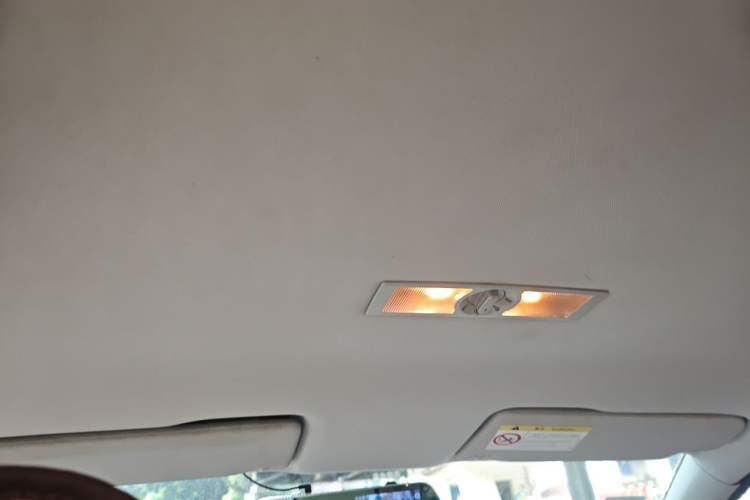 Used Volkswagen Lavida 2013 Revised Classic 1.6L Automatic Fashion Edition Headliner