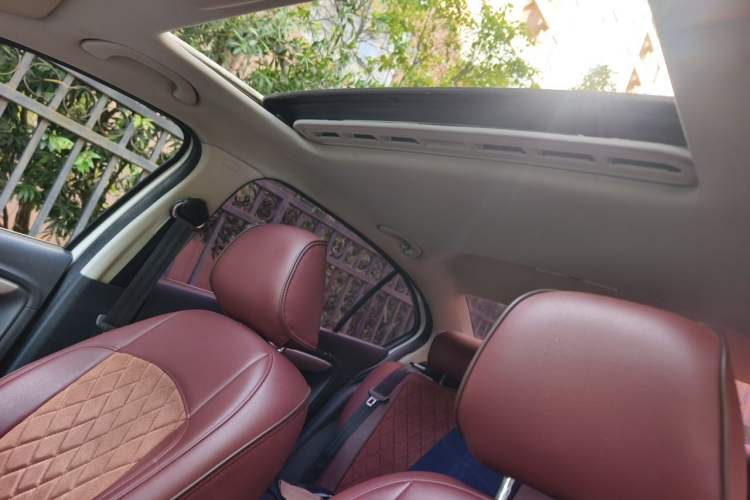 Used Volkswagen Lavida 2013 Restyled Classic 1.6L Manual Comfort Edition Headliner