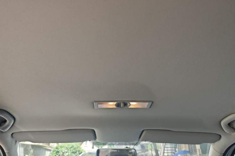 Used Volkswagen Lavida 2013 Revised Classic 1.6L Automatic Fashion Edition Headliner