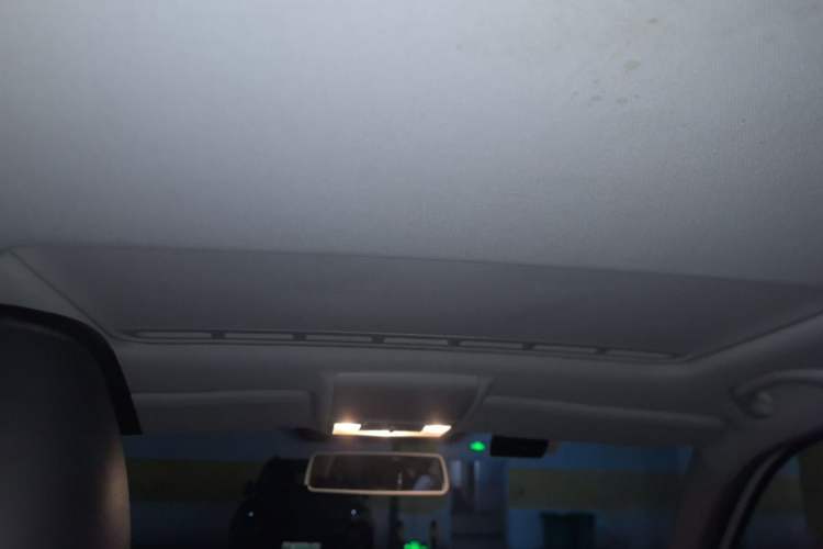 Used Volkswagen Lavida 2013 1.6L Automatic Comfort Edition Headliner