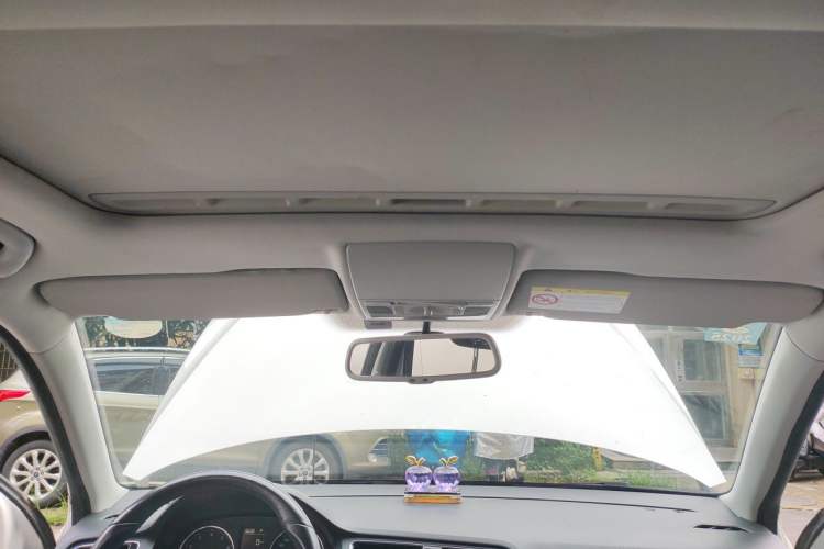 Used Volkswagen Lavida 2013 1.6L Automatic Luxury Edition Headliner