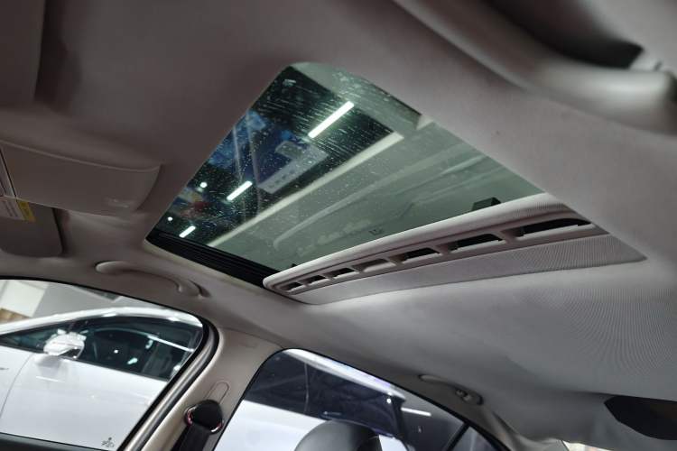 Used Volkswagen Lavida 2013 Restyled Classic 1.6L Automatic Comfort Edition Headliner