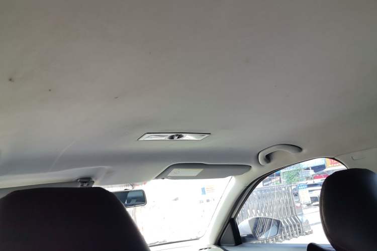 Used Volkswagen Lavida 2013 Revised Classic 1.6L Manual Fashion Edition Headliner