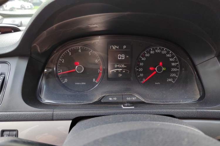 Used Volkswagen Lavida 2013 Revised Classic 1.6L Automatic Fashion Edition Instrument Cluster