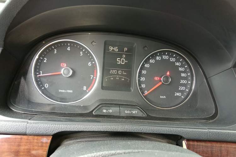 Used Volkswagen Lavida 2013 1.4TSI DSG Comfort Edition Instrument Cluster