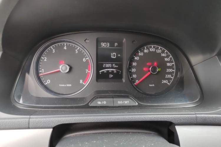 Used Volkswagen Lavida 2013 Revised Classic 1.6L Automatic Fashion Edition Instrument Cluster
