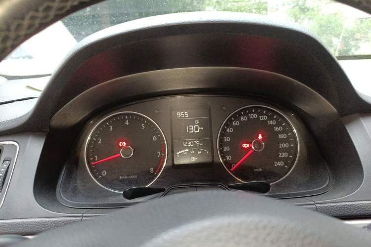 Used Volkswagen Lavida 2013 1.4TSI Manual Comfort Edition Instrument Cluster