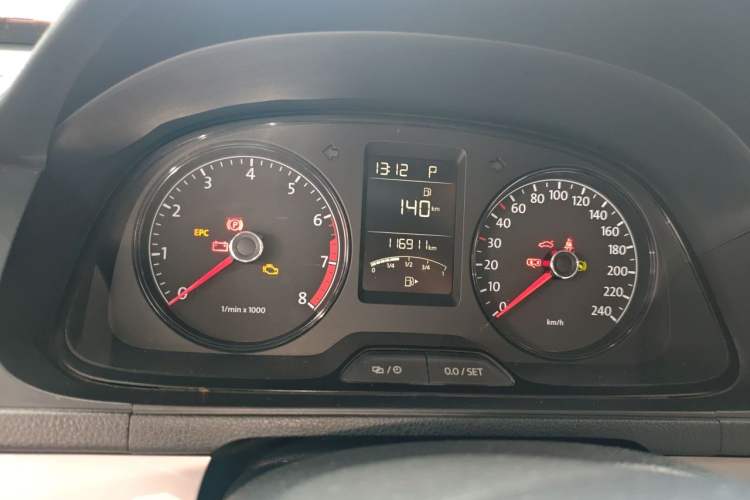 Used Volkswagen Lavida 2013 Revised Classic 1.6L Automatic Fashion Edition Instrument Cluster