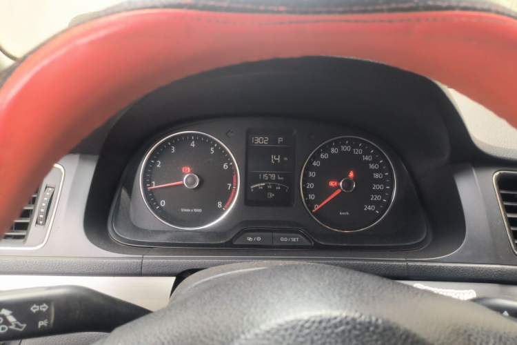 Used Volkswagen Lavida 2013 1.6L Automatic Comfort Edition Instrument Cluster