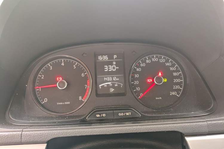 Used Volkswagen Lavida 2013 1.6L Automatic Fashion Edition Instrument Cluster