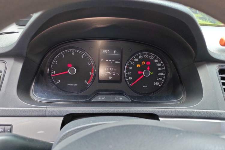 Used Volkswagen Lavida 2013 Revised Classic 1.6L Automatic Fashion Edition Instrument Cluster