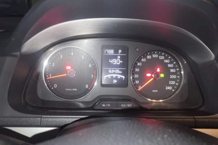 Used Volkswagen Lavida 2013 1.6L Automatic Comfort Edition Instrument Cluster