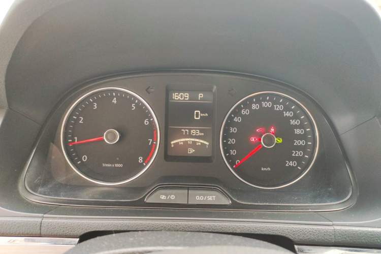 Used Volkswagen Lavida 2013 1.6L Automatic Luxury Edition Instrument Cluster