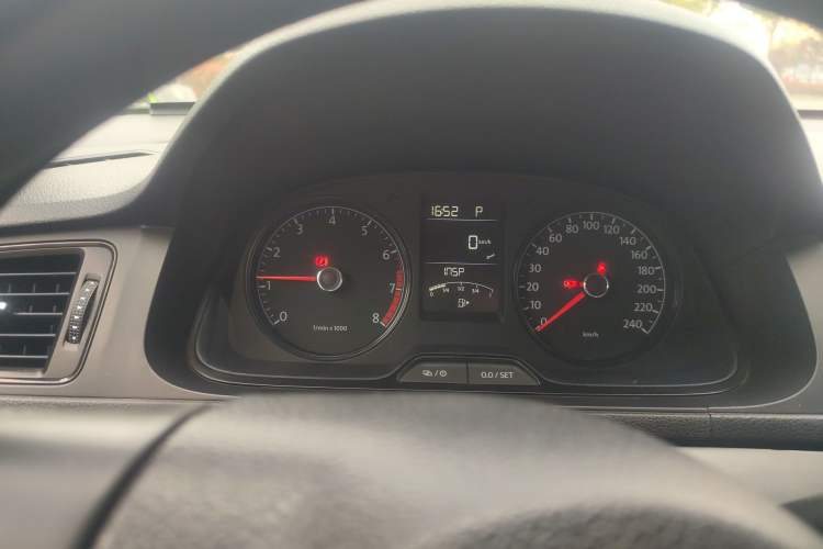 Used Volkswagen Lavida 2013 Revised Classic 1.6L Automatic Fashion Edition Instrument Cluster