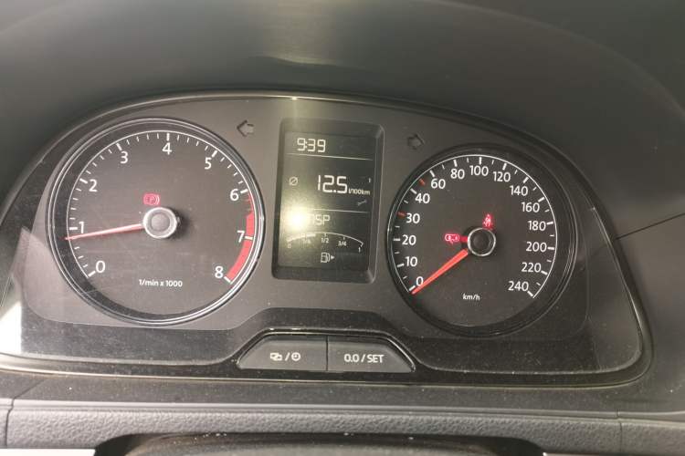 Used Volkswagen Lavida 2013 Revised Classic 1.6L Manual Fashion Edition Instrument Cluster