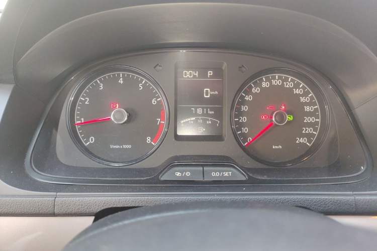 Used Volkswagen Lavida 2013 Revised Classic 1.6L Automatic Fashion Edition Instrument Cluster