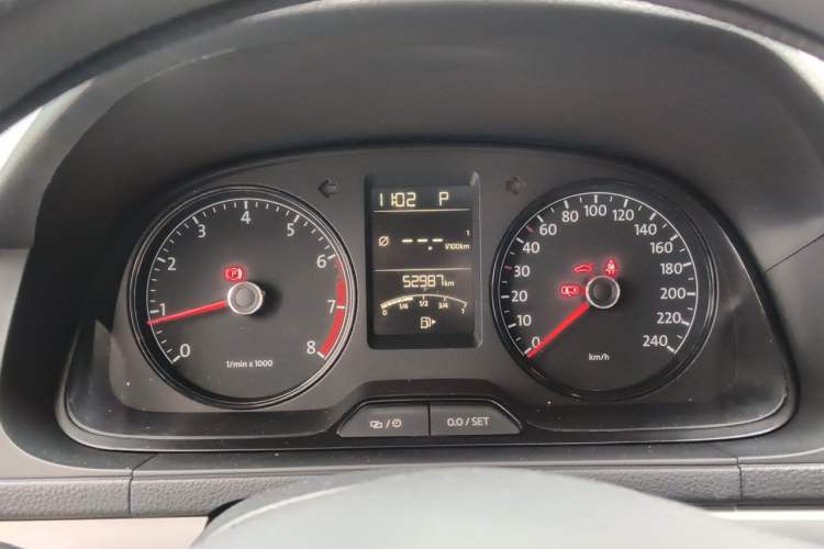 Used Volkswagen Lavida 2013 Revised Classic 1.6L Automatic Fashion Edition Instrument Cluster