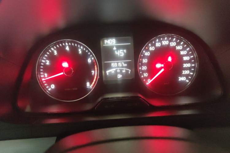Used Volkswagen Lavida 2013 Revised Version 1.4 TSI Manual Comfort Edition Instrument Cluster
