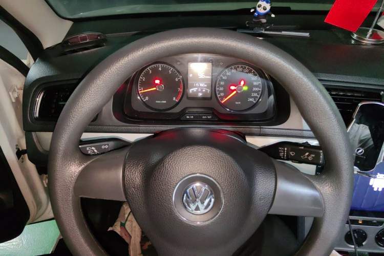 Used Volkswagen Lavida 2013 1.6L Automatic Fashion Edition Instrument Cluster