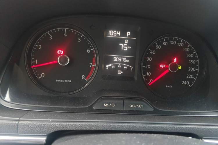 Used Volkswagen Lavida 2013 Revised Classic 1.6L Automatic Fashion Edition Instrument Cluster
