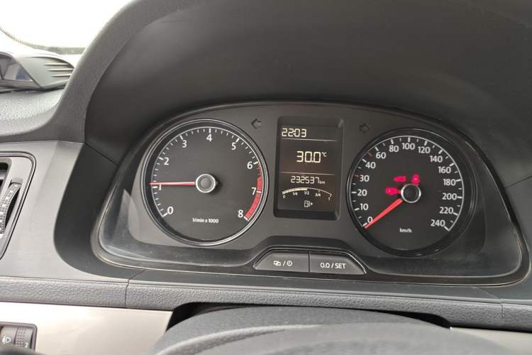 Used Volkswagen Lavida 2013 Revised Classic 1.6L Manual Fashion Edition Instrument Cluster