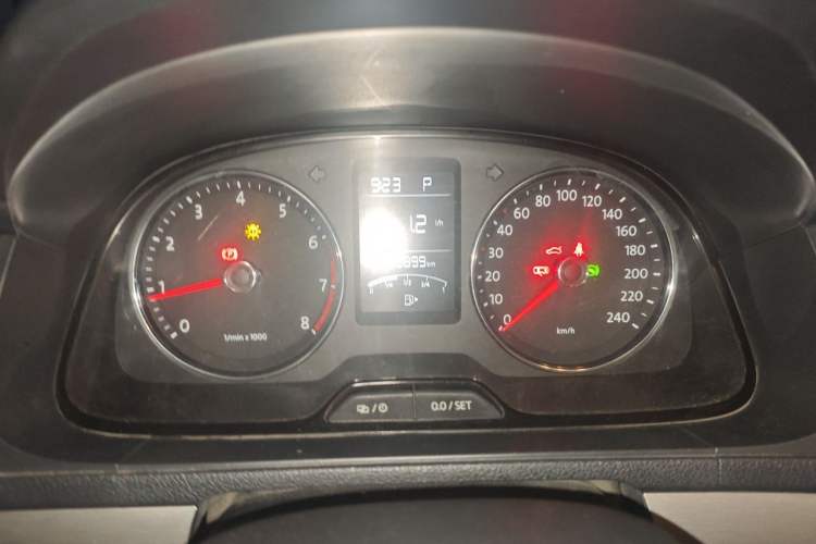 Used Volkswagen Lavida 2013 1.6L Automatic Comfort Edition Instrument Cluster