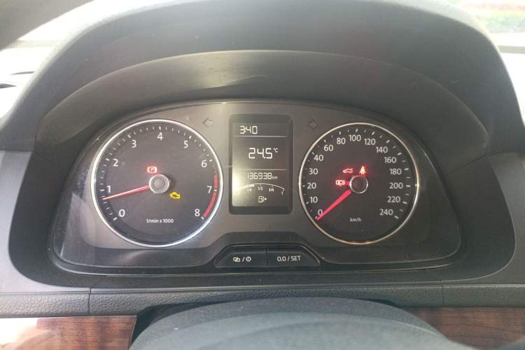 Used Volkswagen Lavida 2013 1.6L Manual Comfort Edition Instrument Cluster