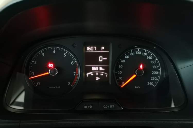Used Volkswagen Lavida 2013 Revised Classic 1.6L Automatic Fashion Edition Instrument Cluster