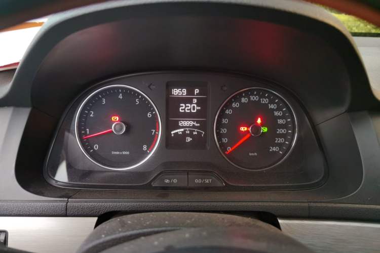 Used Volkswagen Lavida 2013 1.6L Automatic Comfort Edition Instrument Cluster