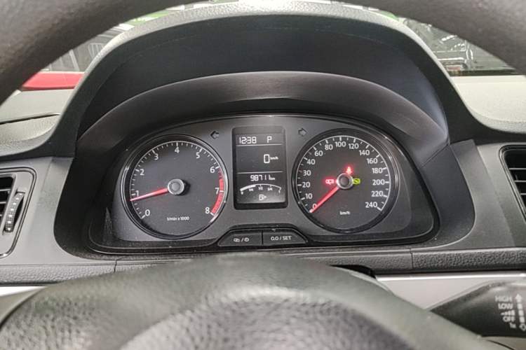 Used Volkswagen Lavida 2013 Revised Classic 1.6L Automatic Fashion Edition Instrument Cluster
