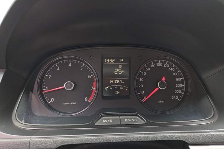 Used Volkswagen Lavida 2013 Revised Classic 1.6L Automatic Fashion Edition Instrument Cluster