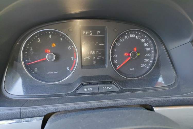 Used Volkswagen Lavida 2013 Revised Version 1.6L Automatic Luxury Edition Instrument Cluster