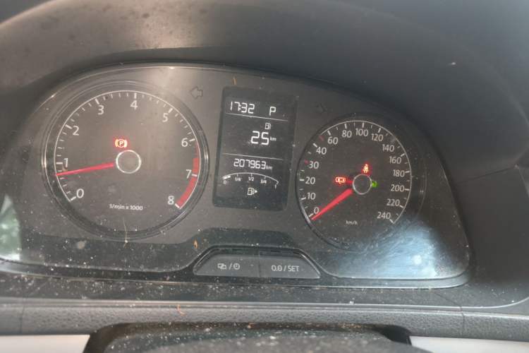 Used Volkswagen Lavida 2013 1.6L Automatic Fashion Edition Instrument Cluster
