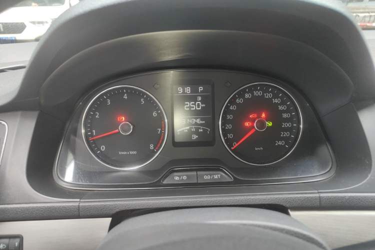 Used Volkswagen Lavida 2013 1.4TSI DSG Comfort Edition Instrument Cluster