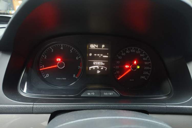 Used Volkswagen Lavida 2013 Revised Classic 1.6L Automatic Fashion Edition Instrument Cluster