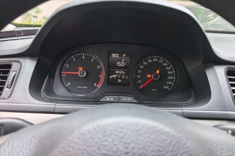 Used Volkswagen Lavida 2013 Revised Classic 1.6L Automatic Fashion Edition Instrument Cluster