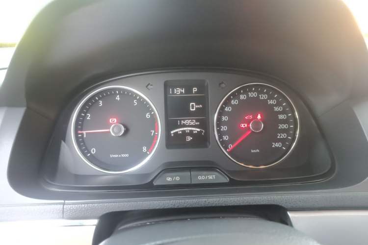 Used Volkswagen Lavida 2013 1.6L Automatic Comfort Edition Instrument Cluster
