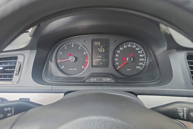 Used Volkswagen Lavida 2013 Revised Classic 1.6L Manual Fashion Edition Instrument Cluster