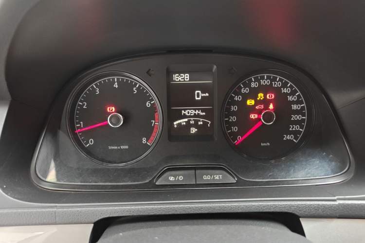 Used Volkswagen Lavida 2013 Revised Classic 1.6L Manual Fashion Edition Instrument Cluster
