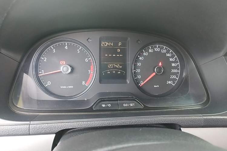 Used Volkswagen Lavida 2013 Revised Classic 1.6L Automatic Fashion Edition Instrument Cluster
