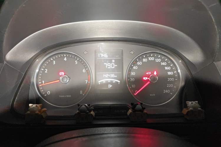 Used Volkswagen Lavida 2013 1.6L Manual Comfort Edition Instrument Cluster