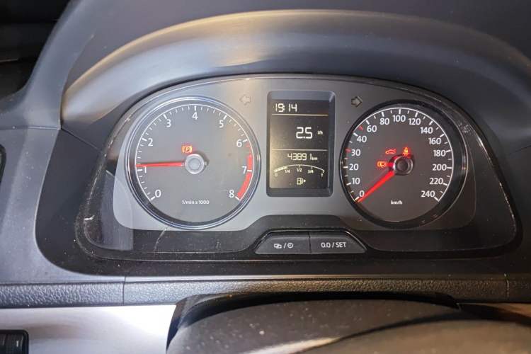 Used Volkswagen Lavida 2013 Revised Classic 1.6L Manual Fashion Edition Instrument Cluster