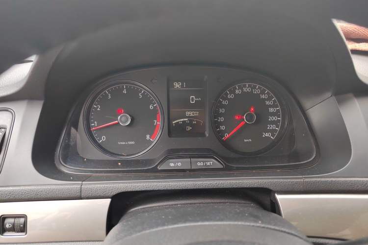 Used Volkswagen Lavida 2013 Revised Classic 1.6L Manual Fashion Edition Instrument Cluster