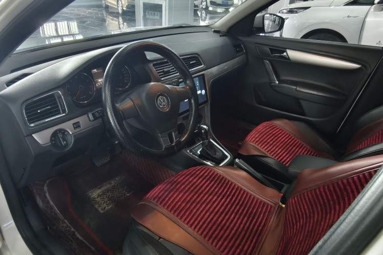 Used Volkswagen Lavida 2013 Restyled Classic 1.6L Automatic Comfort Edition Interior 1