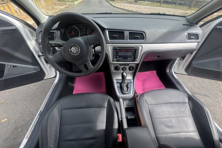Used Volkswagen Lavida 2013 Restyled Classic 1.6L Automatic Comfort Edition Interior 1