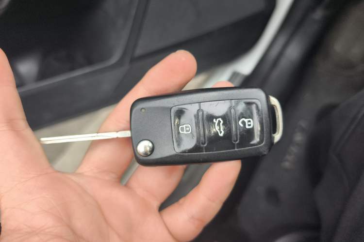 Used Volkswagen Lavida 2013 Restyled Classic 1.6L Automatic Comfort Edition Interior 1