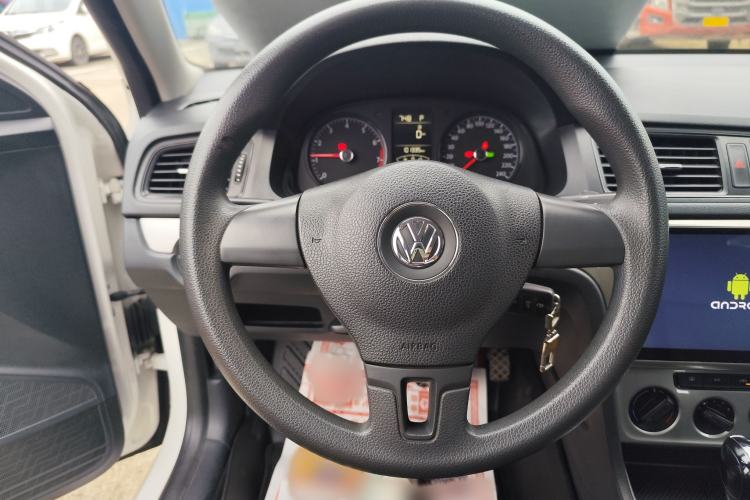 Used Volkswagen Lavida 2013 Revised Classic 1.6L Automatic Fashion Edition Interior 1